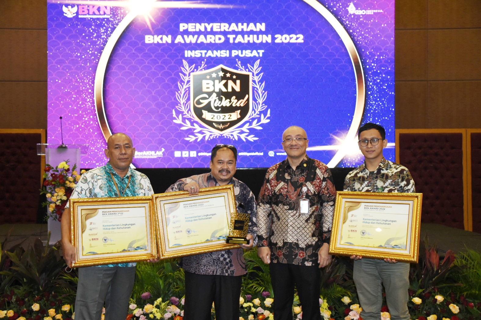 Penyerahan BKN Award Tahun 2022 Instansi Pusat - BIROPEG KEMENLHK ...